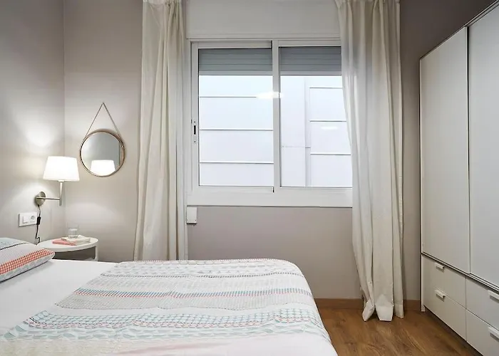 Bebarceloner Eixample Apartments - 2 Bedrooms